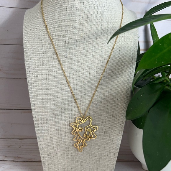 Gold Minimalist Woman’s Face Outline Necklace - Artsy Trendy Necklace - Picture 4 of 16